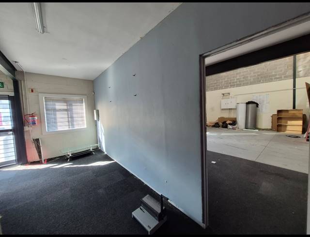402M² WAREHOUSE TO LET IN MAITLAND